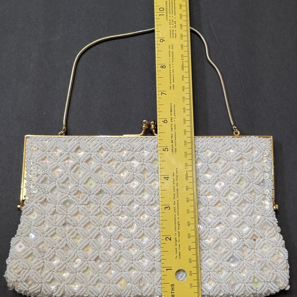 Walborg Elegant White Beaded Handbag - Picture 4 of 9